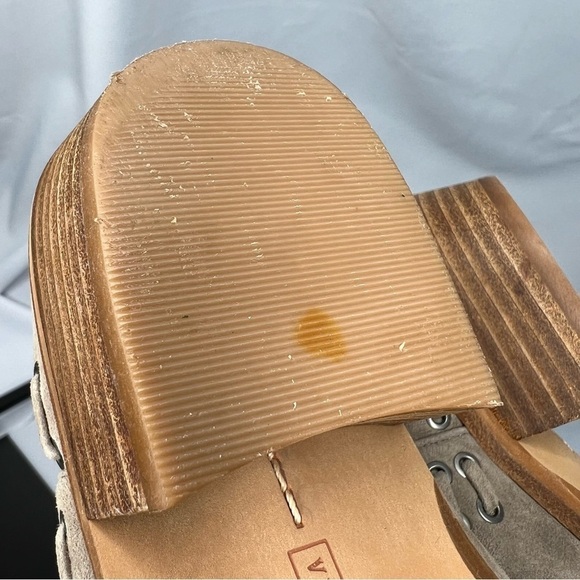 VINCE CAMUTO Prism 2 V-Cut Leather Suede Ankle Booties Moto Western Women 7M - Picture 16 of 16